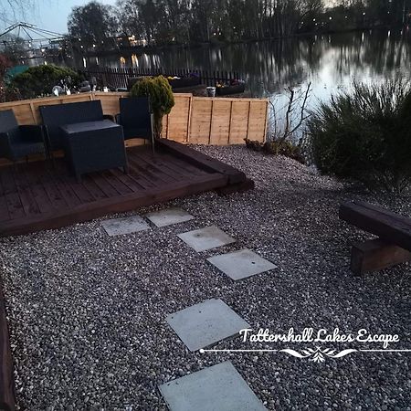 Meridian Tattershall Lakes Escape - Lakeside Lodge Caravan With A Fishing Peg Luxury Hot Tub Ngoại thất bức ảnh