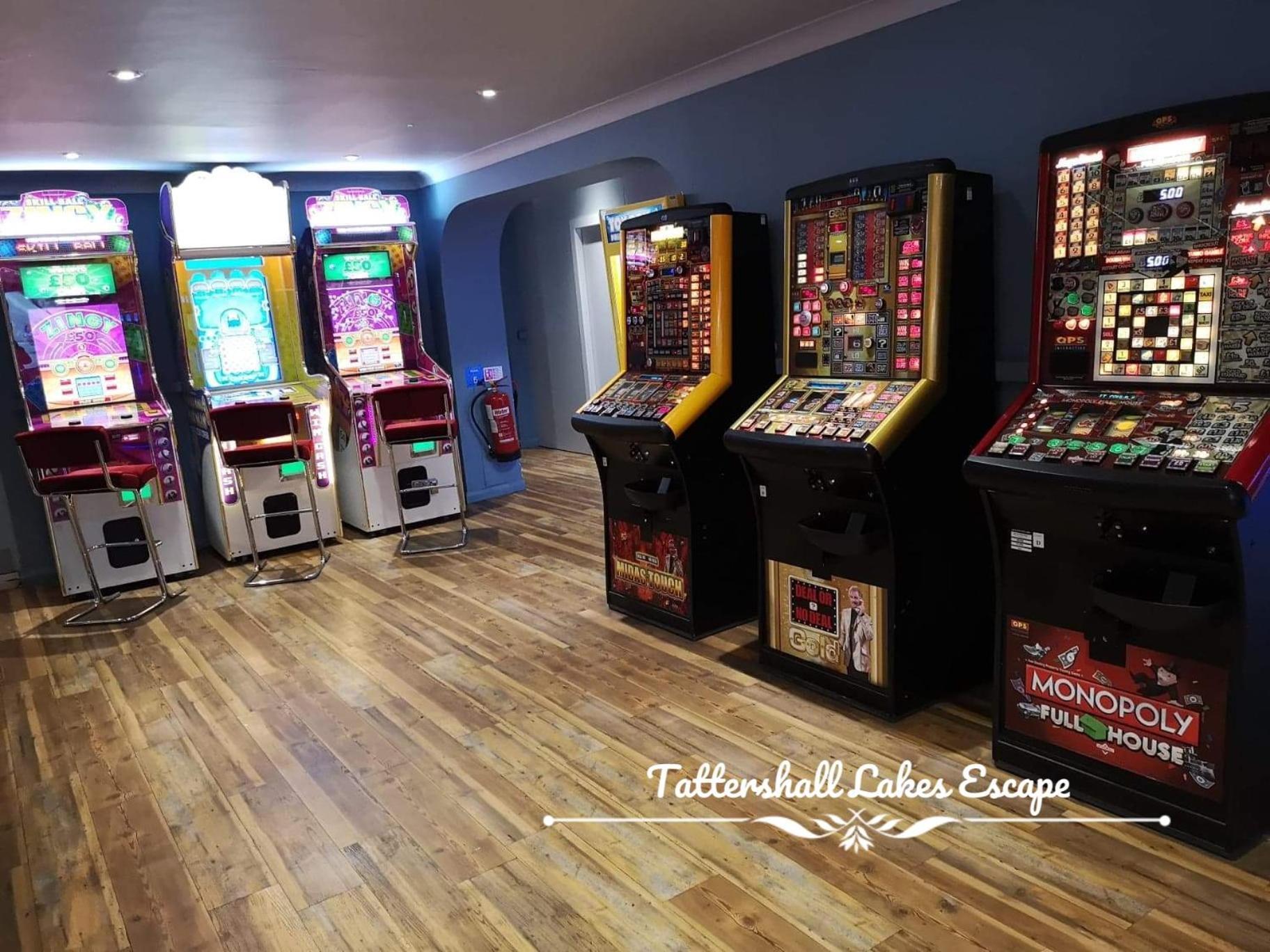 Meridian Tattershall Lakes Escape - Lakeside Lodge Caravan With A Fishing Peg Luxury Hot Tub Ngoại thất bức ảnh