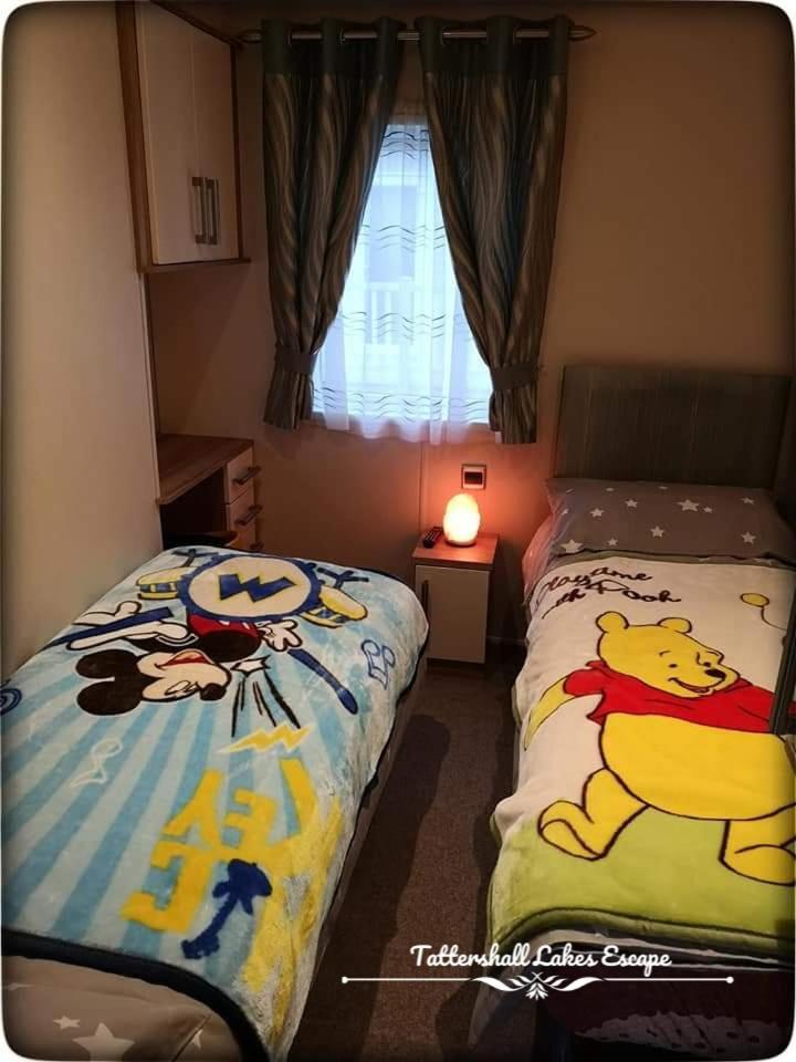 Meridian Tattershall Lakes Escape - Lakeside Lodge Caravan With A Fishing Peg Luxury Hot Tub Ngoại thất bức ảnh