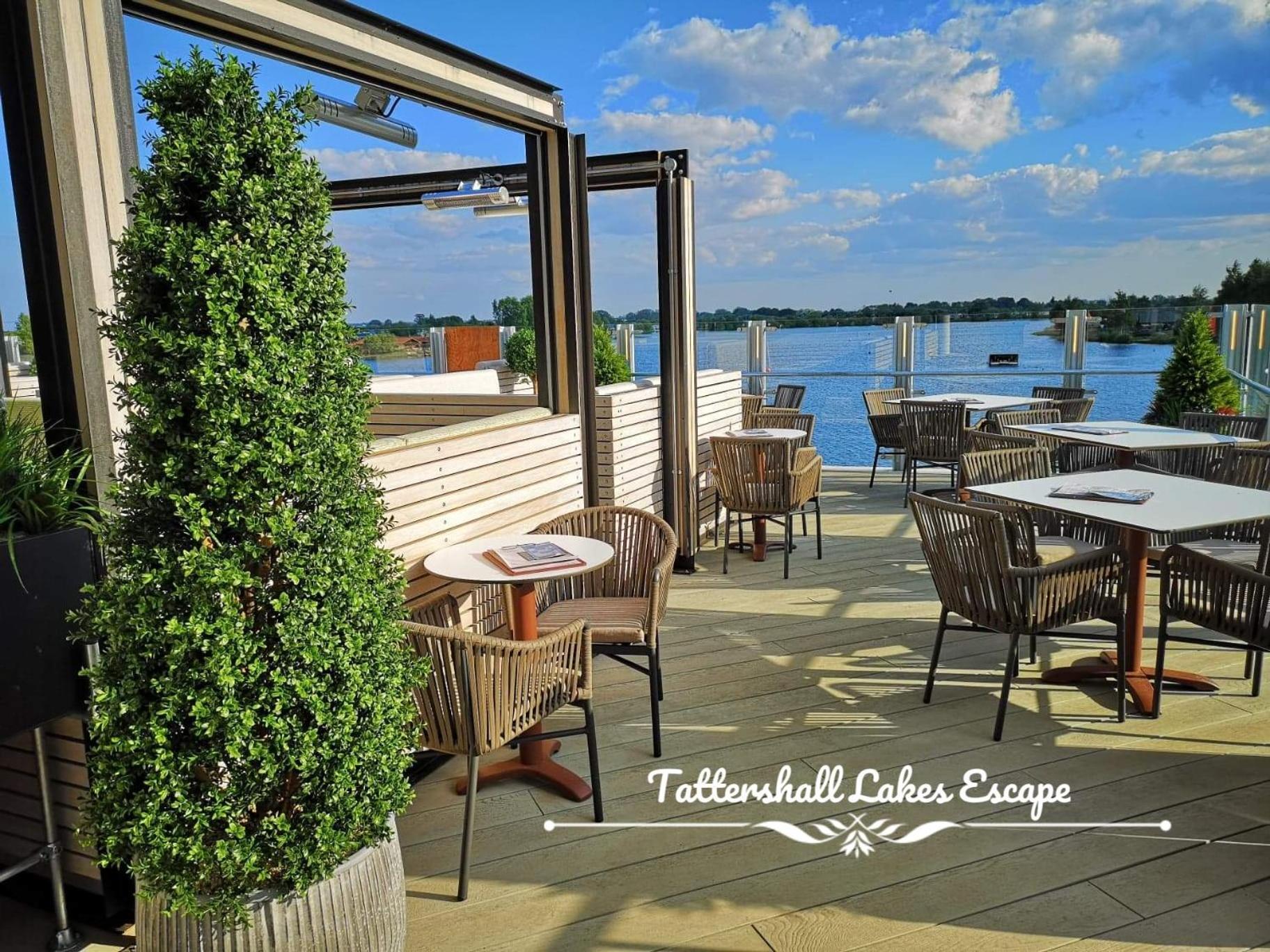 Meridian Tattershall Lakes Escape - Lakeside Lodge Caravan With A Fishing Peg Luxury Hot Tub Ngoại thất bức ảnh