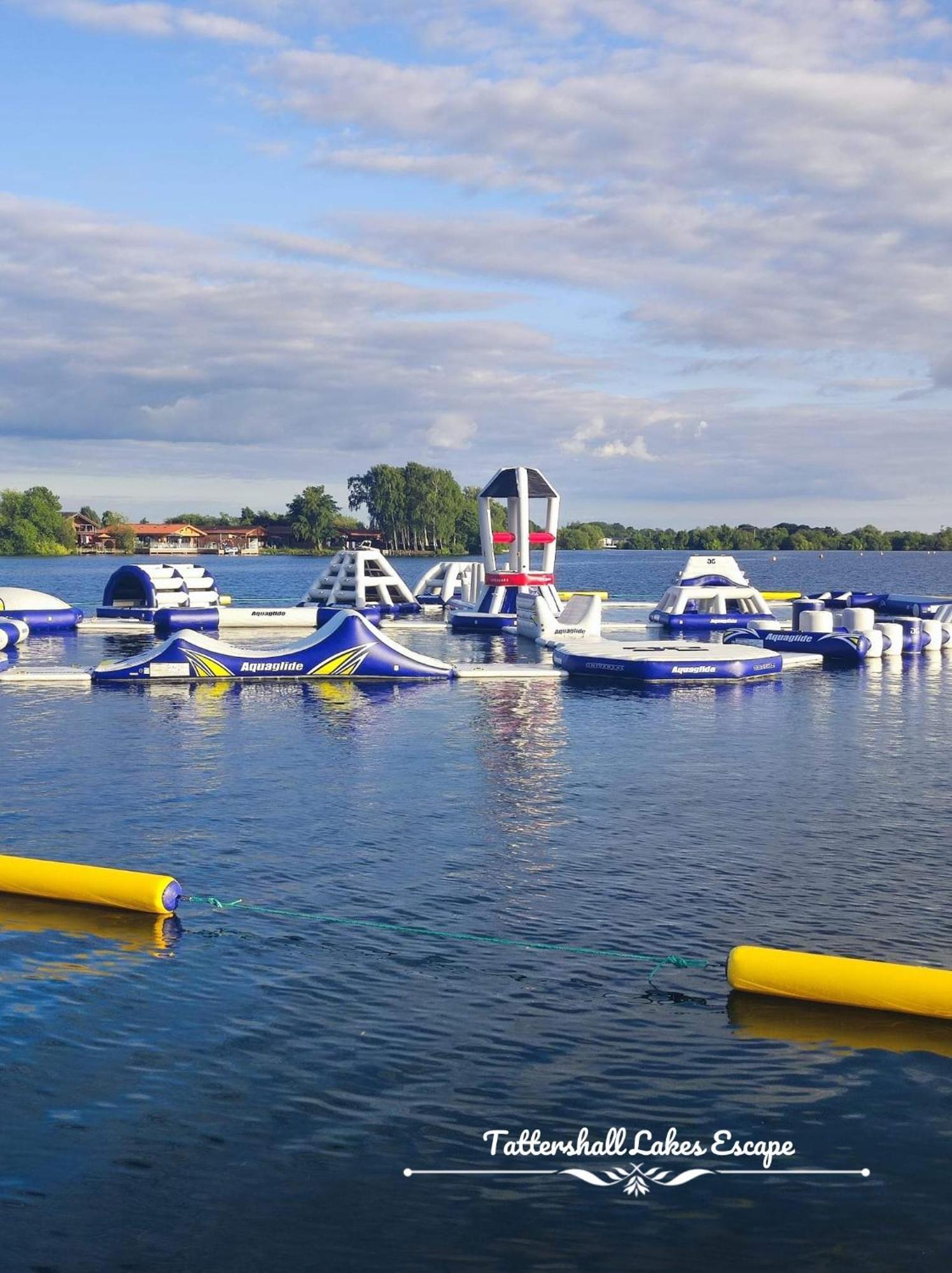 Meridian Tattershall Lakes Escape - Lakeside Lodge Caravan With A Fishing Peg Luxury Hot Tub Ngoại thất bức ảnh