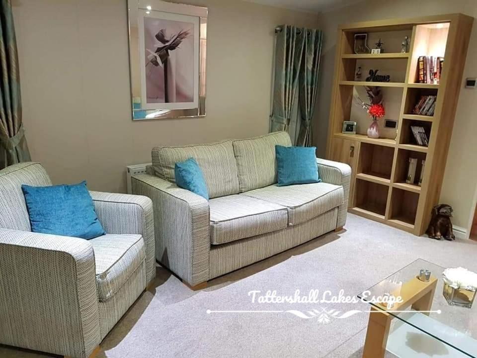 Meridian Tattershall Lakes Escape - Lakeside Lodge Caravan With A Fishing Peg Luxury Hot Tub Ngoại thất bức ảnh