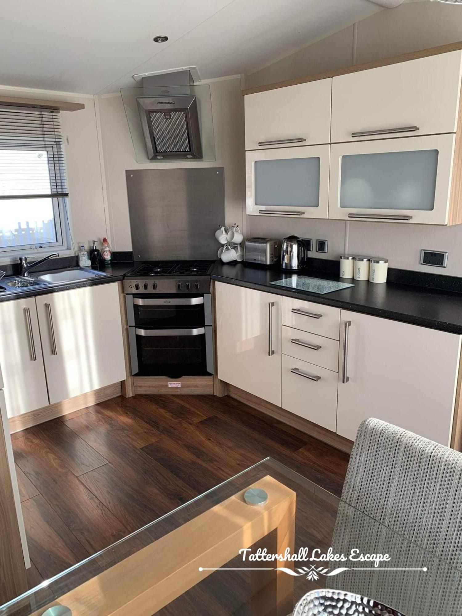 Meridian Tattershall Lakes Escape - Lakeside Lodge Caravan With A Fishing Peg Luxury Hot Tub Ngoại thất bức ảnh