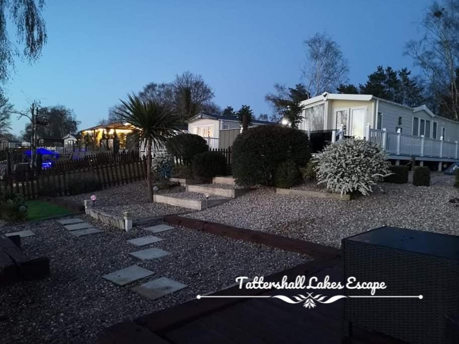Meridian Tattershall Lakes Escape - Lakeside Lodge Caravan With A Fishing Peg Luxury Hot Tub Ngoại thất bức ảnh