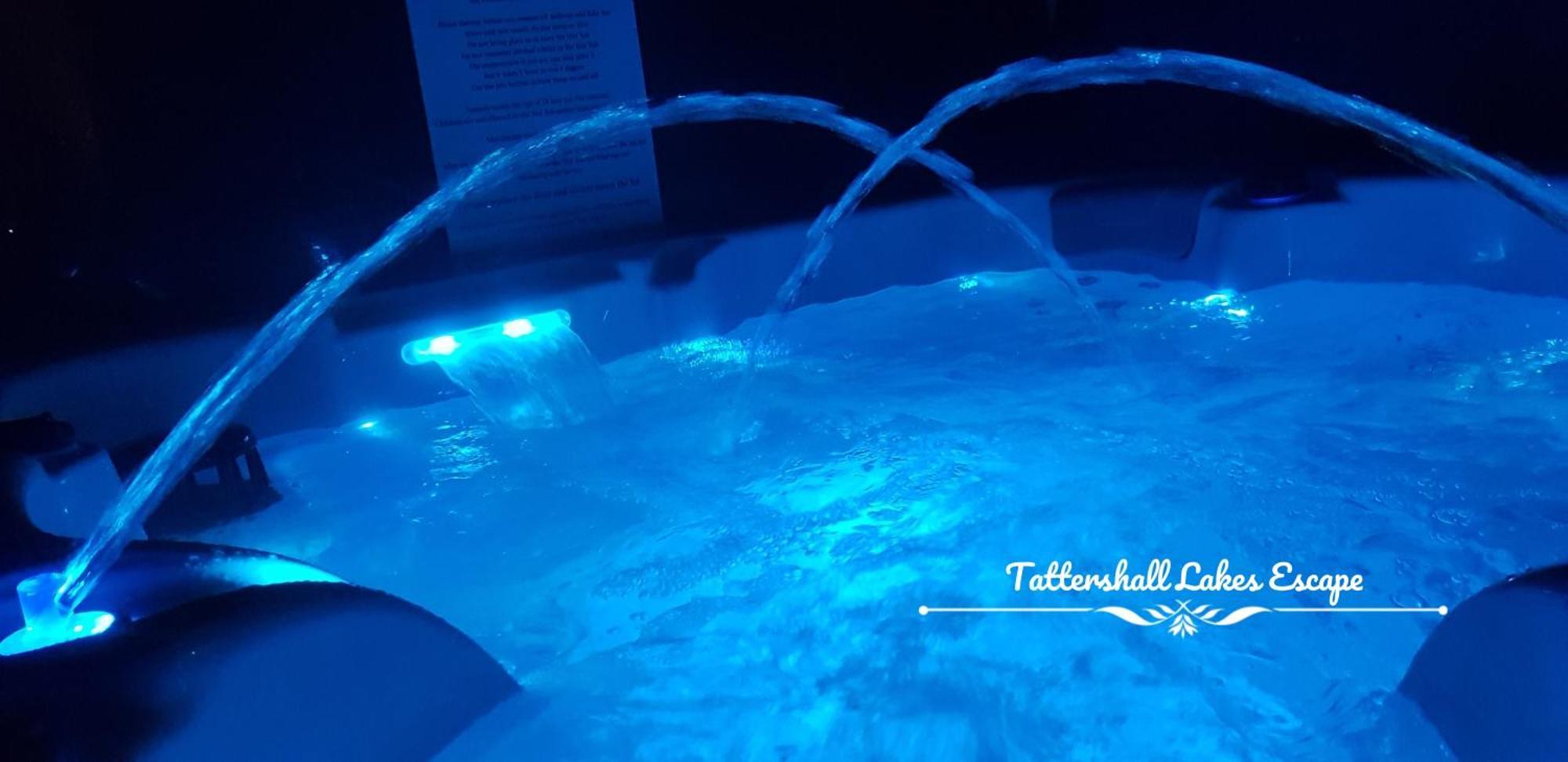 Meridian Tattershall Lakes Escape - Lakeside Lodge Caravan With A Fishing Peg Luxury Hot Tub Ngoại thất bức ảnh