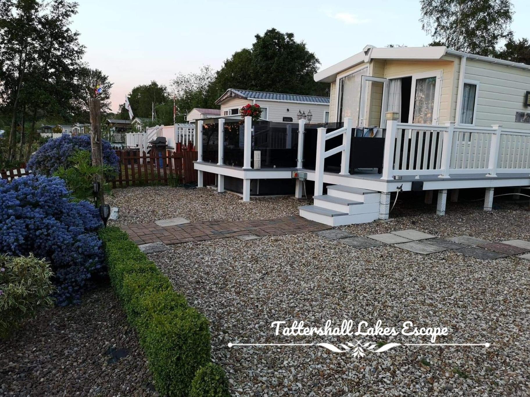Meridian Tattershall Lakes Escape - Lakeside Lodge Caravan With A Fishing Peg Luxury Hot Tub Ngoại thất bức ảnh