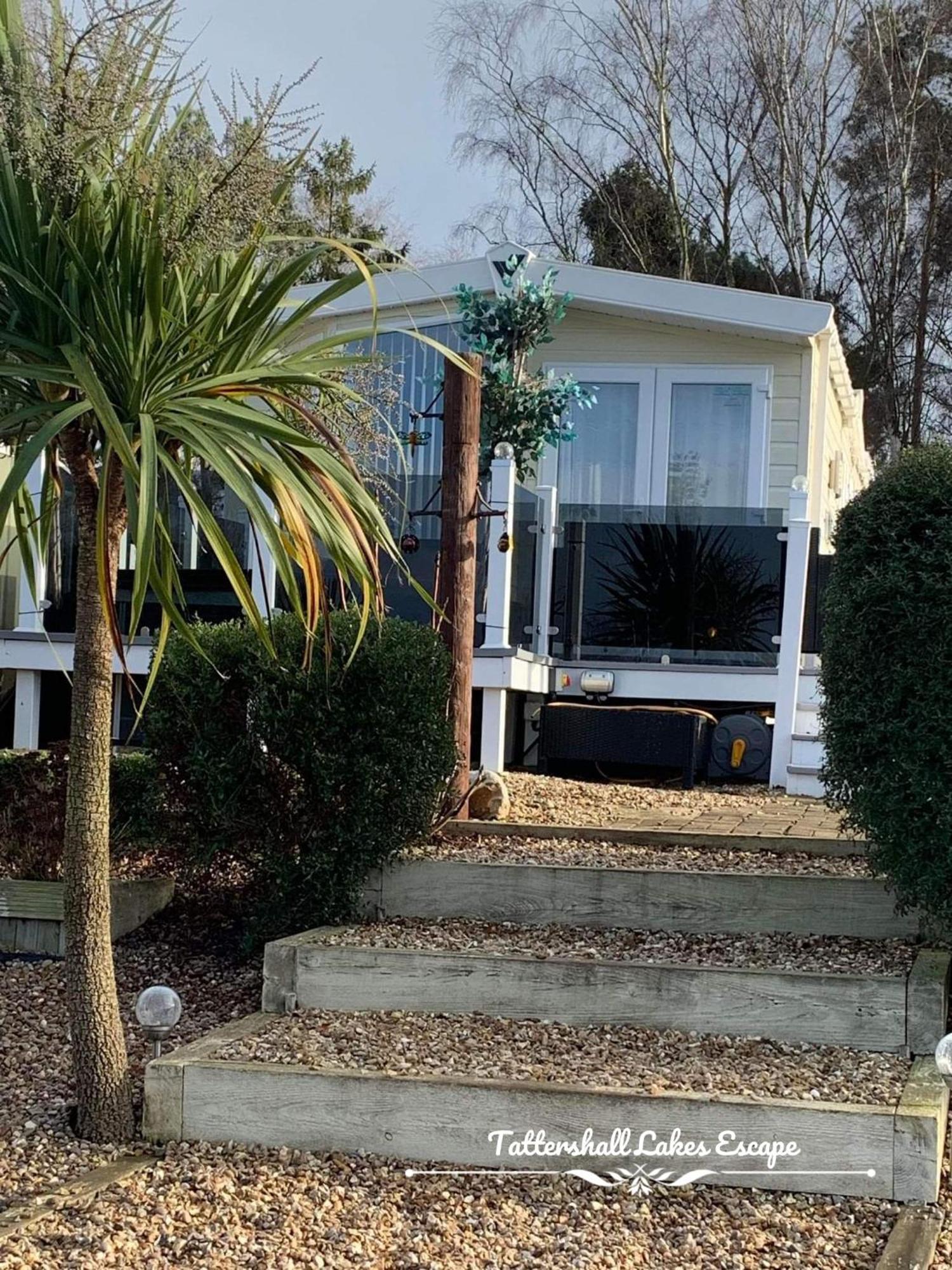 Meridian Tattershall Lakes Escape - Lakeside Lodge Caravan With A Fishing Peg Luxury Hot Tub Ngoại thất bức ảnh